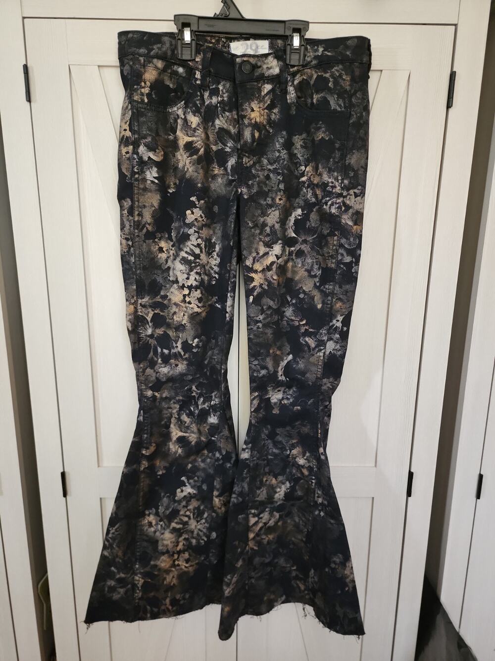 Free People We The Free Penny Flare Jeans Size 29 Floral Bell Bottom Boho